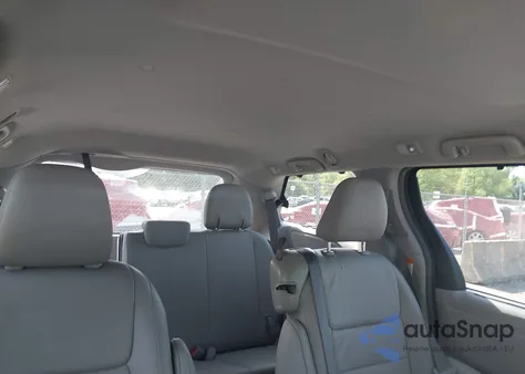 2018 Toyota Sienna Xle 8 Passenger из США, поврежденный, VIN 5TDYZ3DC2JS926543